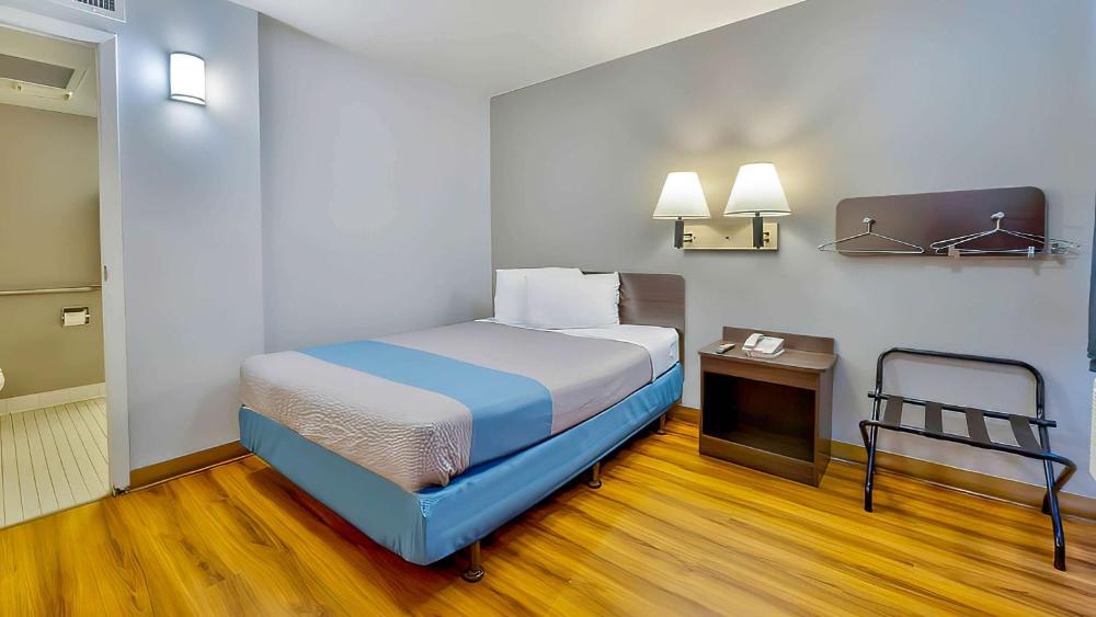 Queen Room - Disability Access - Roll in Shower interior